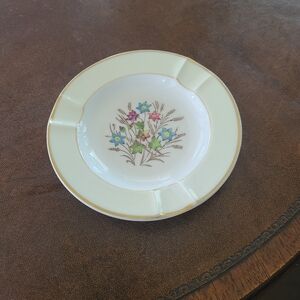 Wedgewood Sandringham bone china ashtray❤️